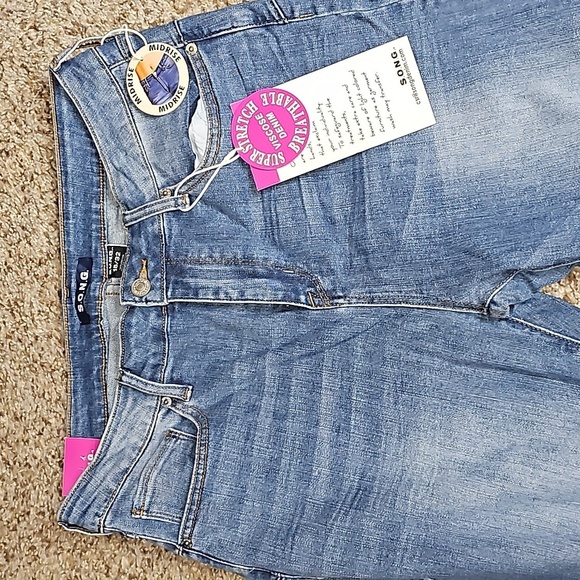 S.O.N.G. Curvy Skinny Midrise Crop Jeans - Picture 2 of 9